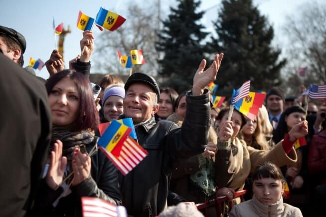 Crowd US-Moldova Flags