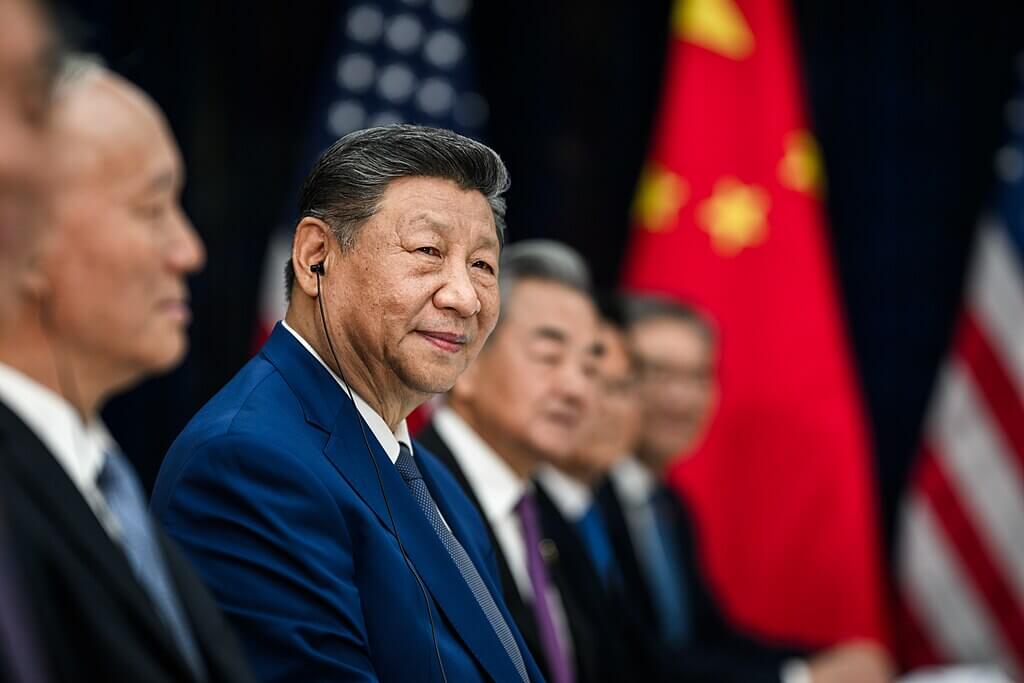 President_Donald_Trump_participates_in_a_bilateral_meeting_with_Chinese_President_Xi_Jinping_at_the_Gimhae_International_Airport_terminal_(54889568902)